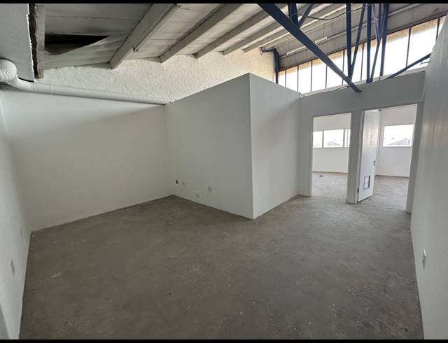 600M² WAREHOUSE TO LET IN PAARDEN EILAND